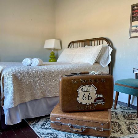The Old Riverton Post On Route 66 Экстерьер фото